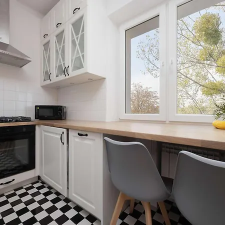 Bright Apartament Remote Work In Warsaw By Heyrent *