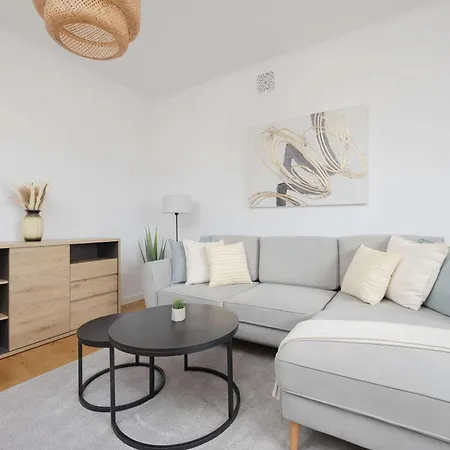 Bright Apartament Remote Work In Warsaw By Heyrent Varsavia